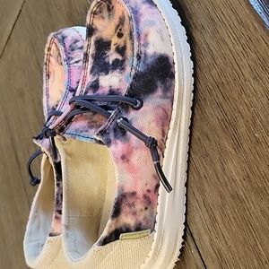 Girls tie dye size 11K Hey Dude shoes.